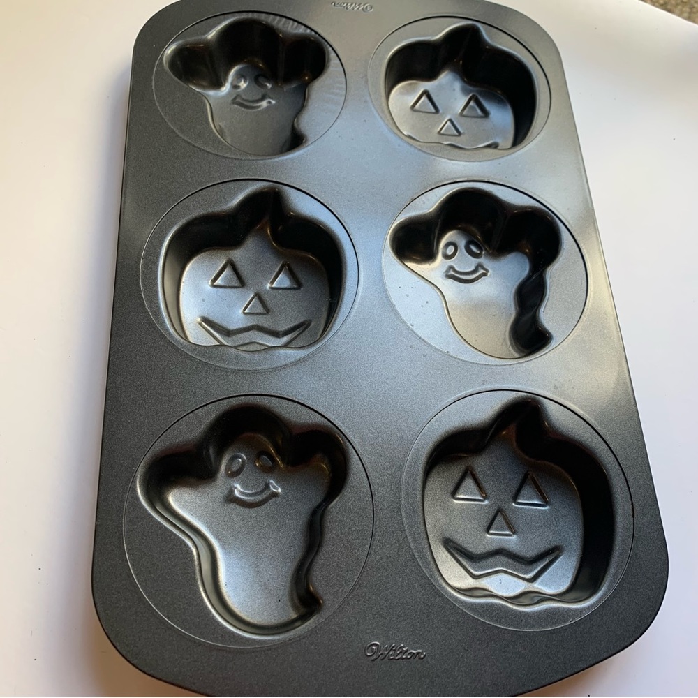 Wilton Halloween Ghost & Pumpkins non-stick mini cake muffin jello mold.
